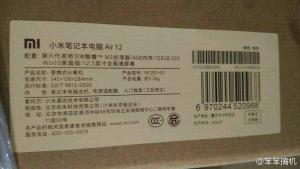 小米筆記本？看樣子面板是鋁模具